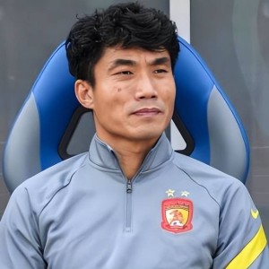 青岛西海岸夏窗新援本轮完成首秀，曾效力德甲斯图加特，值得期待